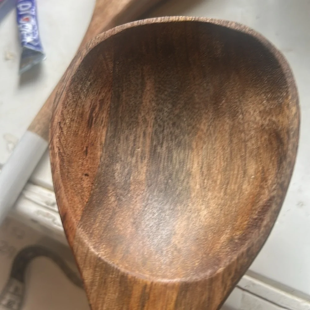 NWT 2 Wooden Salad Servingware White Print Handles 12”